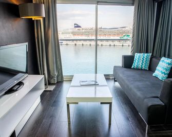 فندق ايفي - كوساداسي - غرفة معيشة