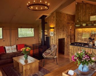 Russet Lodge, Pet Friendly, With Open Fire In Glastonbury - Glastonbury - Lounge