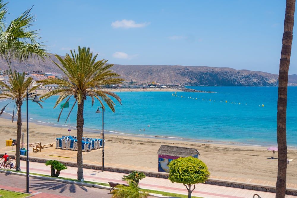 كورال كومبوستيلا بيتش