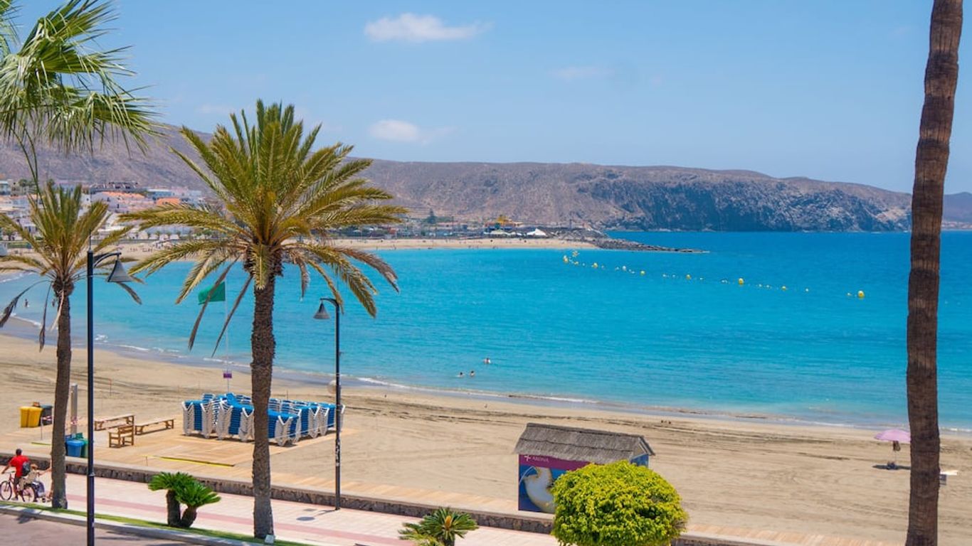 كورال كومبوستيلا بيتش