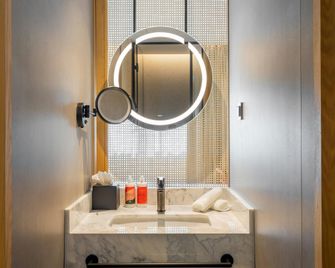 Arts Hotel Porto, Tapestry Collection by Hilton - Porto - Bathroom