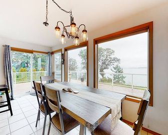 Camano Waterfront Delight - Camano Island - Dining room