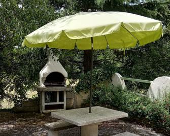 Country Holiday Home - 4 Rooms - 4/6 Persons - Madiran - Vista del exterior