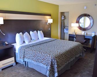 Days Inn by Wyndham Carlsbad - Carlsbad - Bedroom