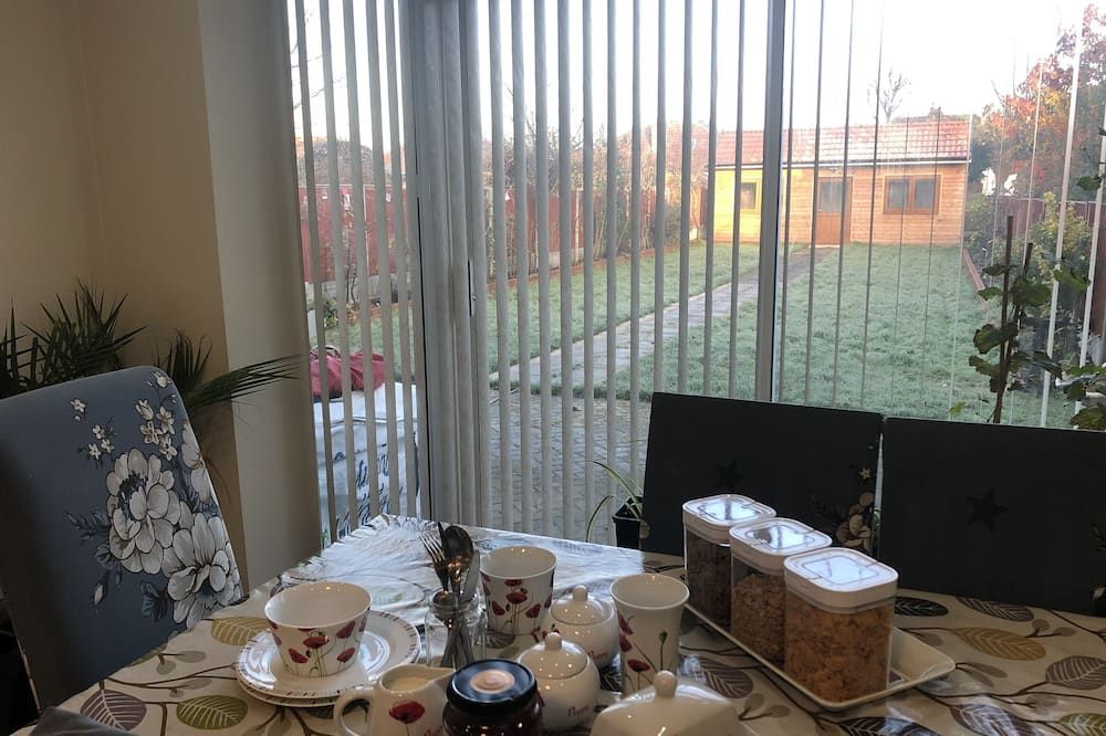 Lyndon B&B - סוליהול - חדר אוכל