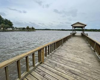 Bunkhouse At Tranquility Bay Resort - Zwolle - Vista del exterior