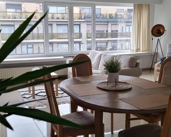 Superb Appartment in Antwerpen - Amberes - Comedor