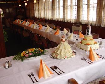 Lovecký hotel Jívák - Loučeň - Restaurante