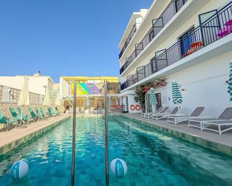 The Purple Hotel - Adults Only - סנט אנטוני דה פורמני - בריכה