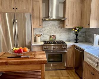 Beautiful Craftsman Home, Completely Remodeled, Walk To Park & Beach, W/Parking - لونغ بيتش - مطبخ