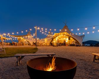 Under Canvas West Yellowstone - West Yellowstone - Budynek