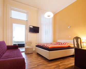 Hotel Marco Polo - Hamburg - Bedroom