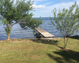 Lake Winnebago Vacation Rentals - Neenah - Outdoor view