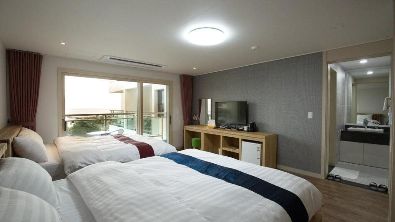 Cheonjiyeon Crystal Hotel