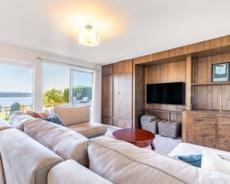 Saratoga by the Sea by AvantStay Panoramic View Near Langley - Langley - Sala de estar