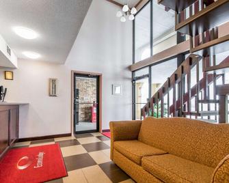 Econo Lodge - Franklin - Salónek