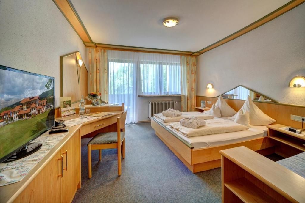 Wellness- und Wohlfühlhotel Waldeck - بودينمايس - غرفة نوم