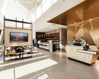 Courtyard by Marriott Vilnius City Center - וילנה - דלפק קבלה