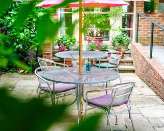 York Pavilion Hotel, Sure Hotel Collection by Best Western - York - Patio