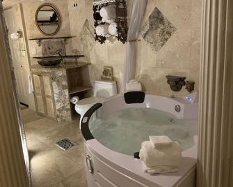 LakeSide Villa-Jacuzzi, Major Springs & Manatees nearby & Fort Island Gulf Beach - Hernando