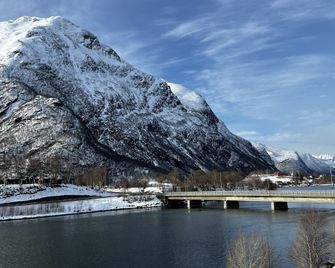 Frichs Ekspress Åndalsnes - Åndalsnes - Edificio