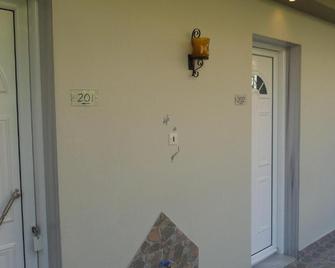 House Roula - Néos Marmarás - Chodba