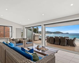 Absolutely Avoca - beautiful views for the family - Avoca Beach - Living room