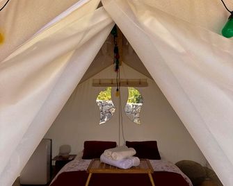 Oblun Eco Resort - New Glamping Tents near Lake Skadar - Podgorica - Schlafzimmer