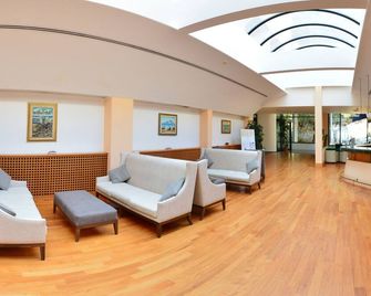 Splendid Hotel La Torre - Palermo - Lobby