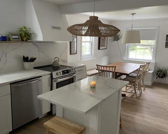 Charming Cape Cod close to downtown Harrisburg - Camp Hill - Kitchen