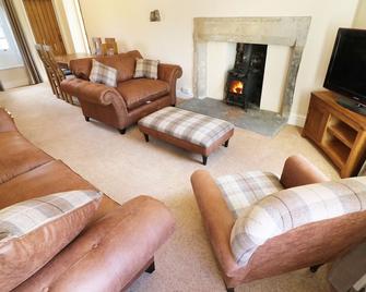 Mill Dam Farm Cottage - High Bentham - Living room