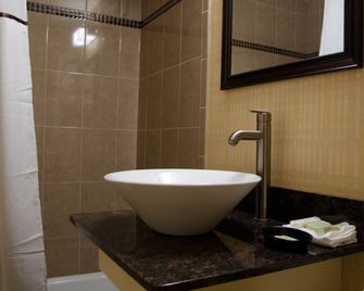 Aashram Hotel by Niagara River - Niagara Falls - Bathroom