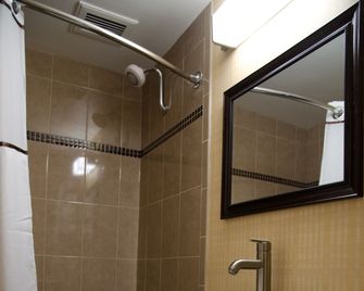 Aashram Hotel by Niagara River - Niagara Falls - Badrum