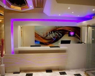 Hotel Strass - Paralia - Front desk
