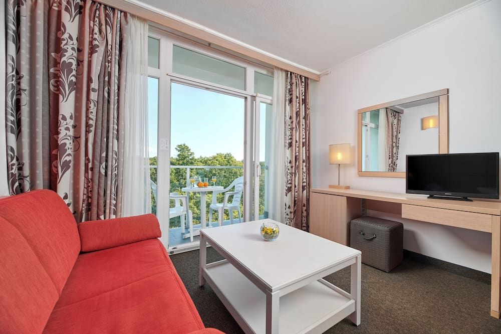 Magal Maradiso Hotel by Aminess - Njivice - Living room