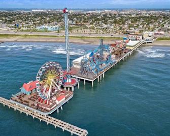 Oceanview Condo Near Downtown & Cruise Terminal - Galveston