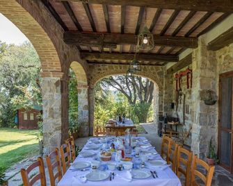 Holiday in touch with nature, in a typical stone house surrounded by a large garden and panoramic se - Seggiano - Restaurant