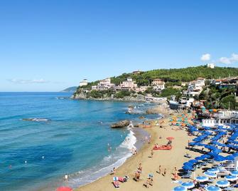Apartment I Pini by Interhome - Castiglioncello - Strand