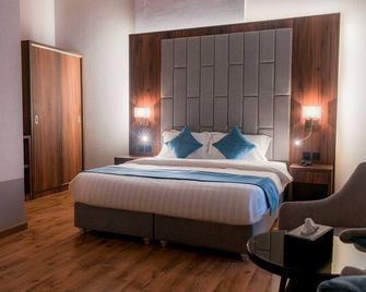 Stylish & Central King Stay | Palette Luxury Mas - Jeddah - Bedroom