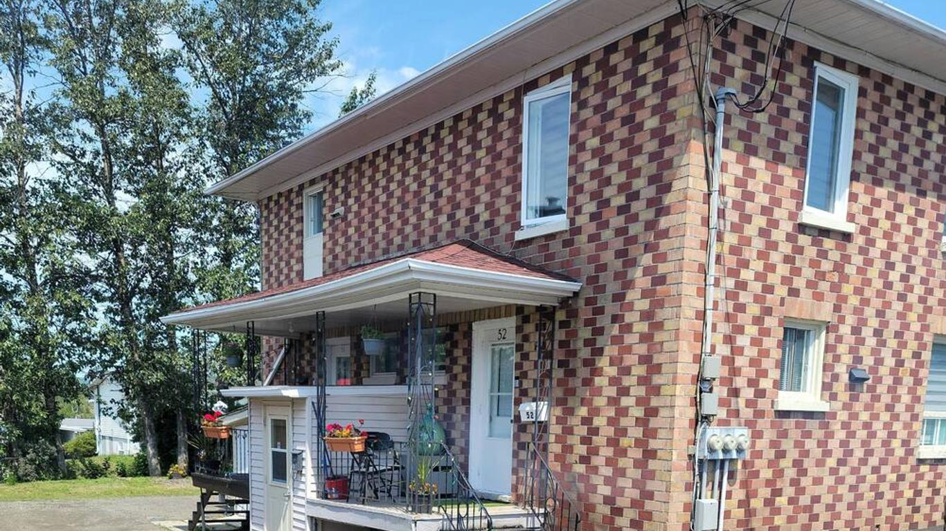 Downtown apartment next to highway netflix+wifi