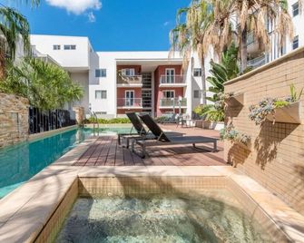 Heart of the Valley Sunny and Cozy 1BR Apart - Brisbane - Piscina