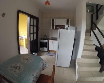 100 Steps From Cima Beach - Come See The Watch House - Pinheira - Comedor