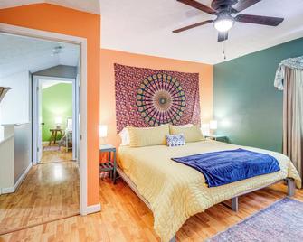 Blacksburg Hideaway with Hot Tub about 5 Mi to Campus! - Blacksburg - Bedroom