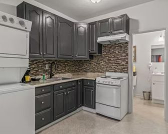 Parkway Unit 3 - Philadelphia - Kitchen