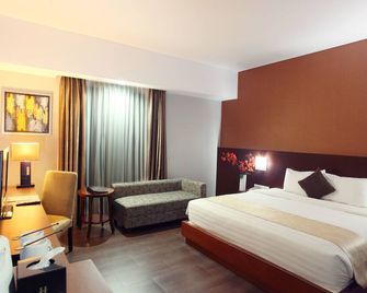 Grand Hatika Hotel - Tanjung Pandan - Schlafzimmer