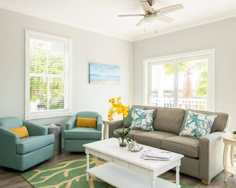 Upper Sunset South - Key West - Living room