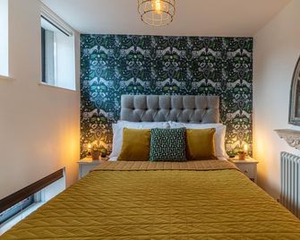 Luxury chapel apartment within Chester city walls. - Chester - Bedroom
