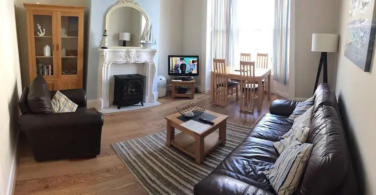 Elizabeth House - ويتبي - غرفة معيشة