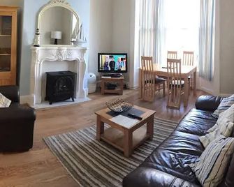 Elizabeth House - Whitby - Living room