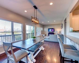 Riverfront Oasis: 5 Min to DT Cincinnati - Covington - Dining room
